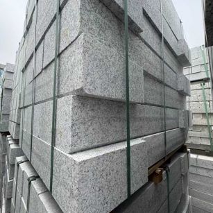 鹤岗芝麻白路牙石 马路牙子