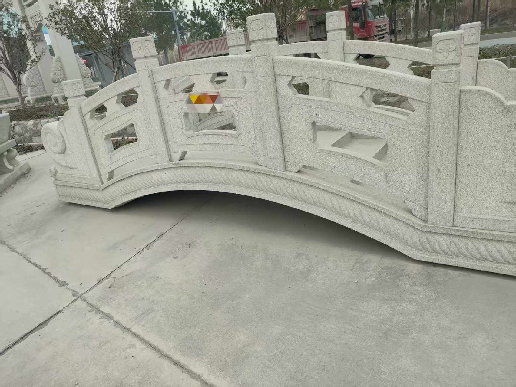 鹤岗芝麻白拱桥，石桥