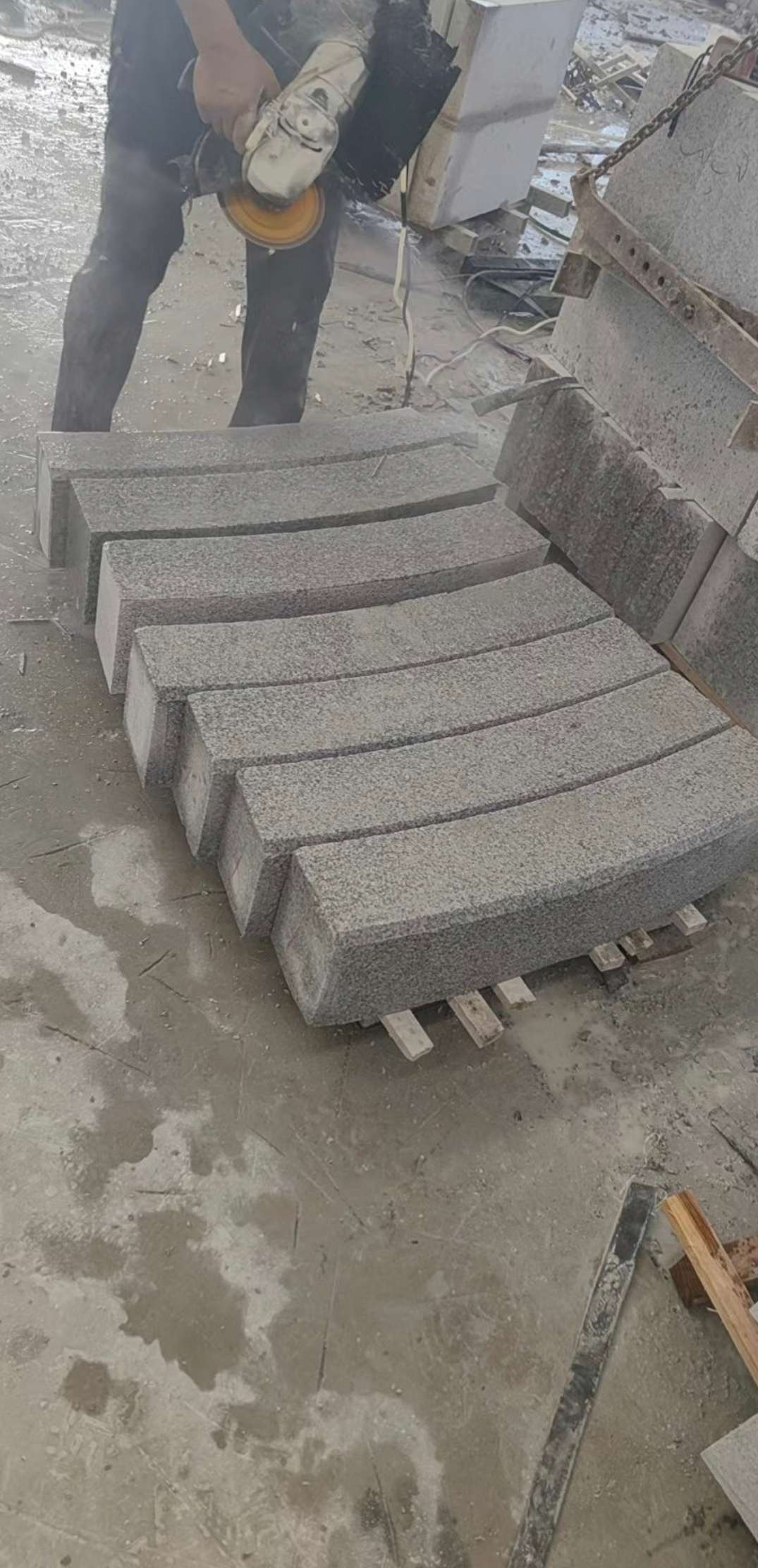 鹤岗芝麻白弧形路牙石