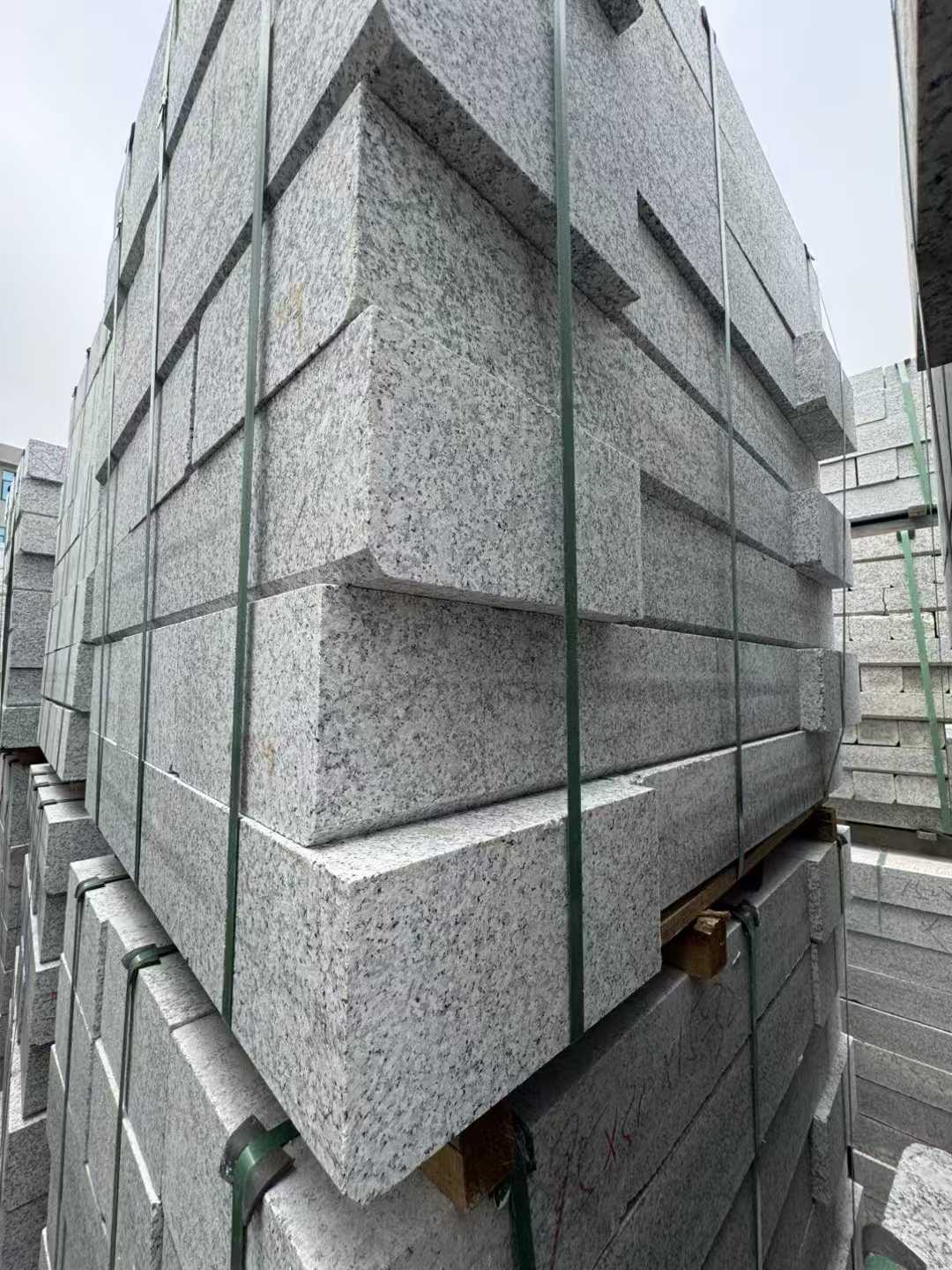 鹤岗芝麻白路牙石 马路牙子
