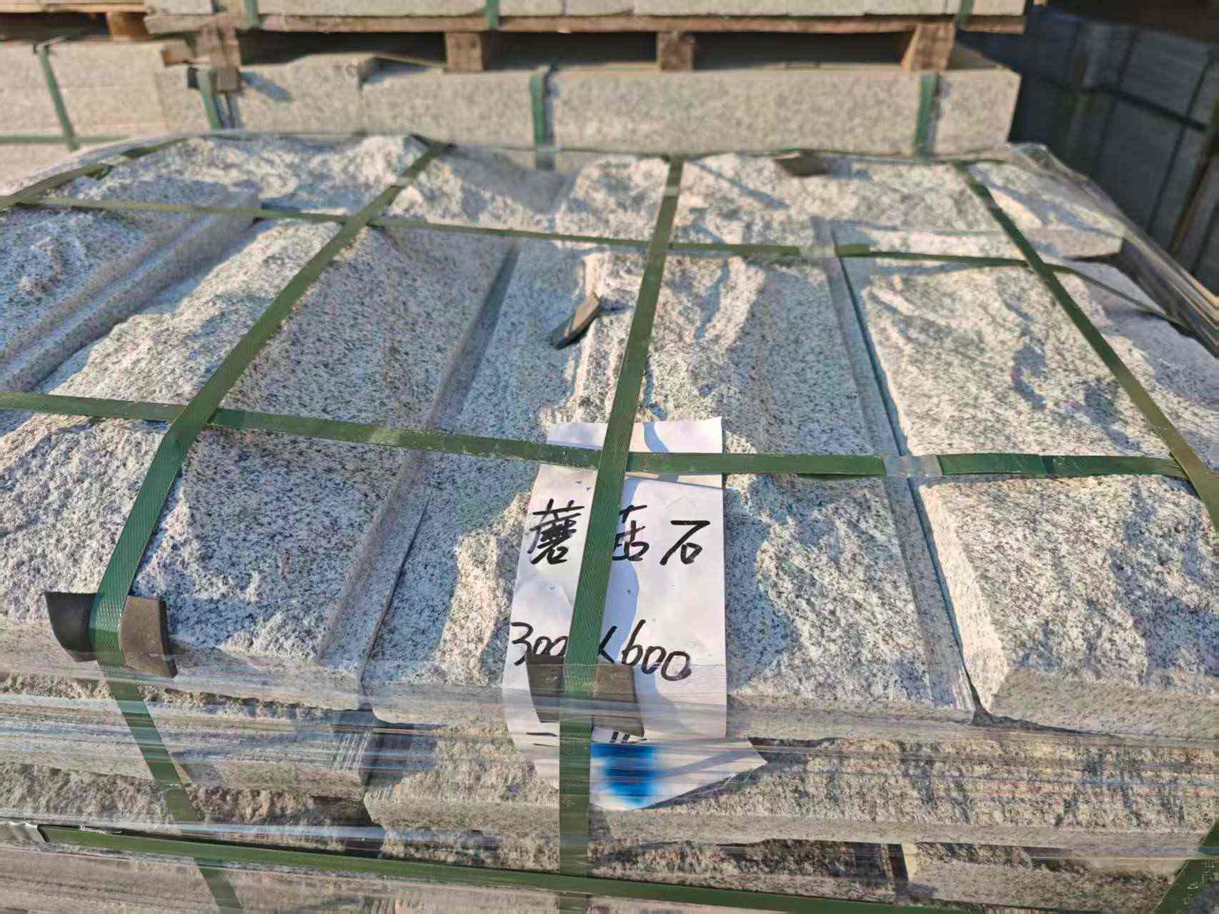 鹤岗芝麻白蘑菇石，自然面