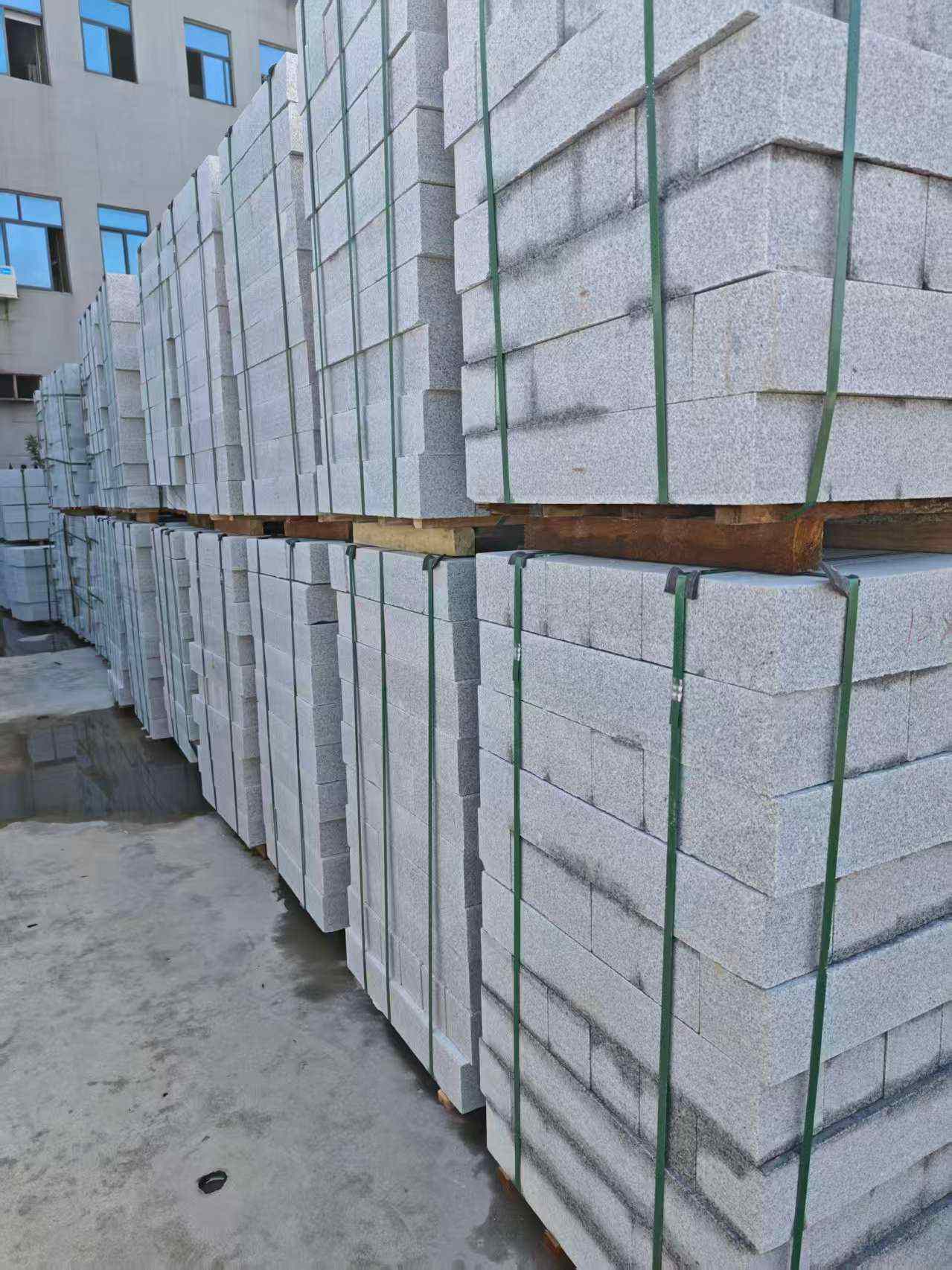 鹤岗芝麻白路牙石，路侧石