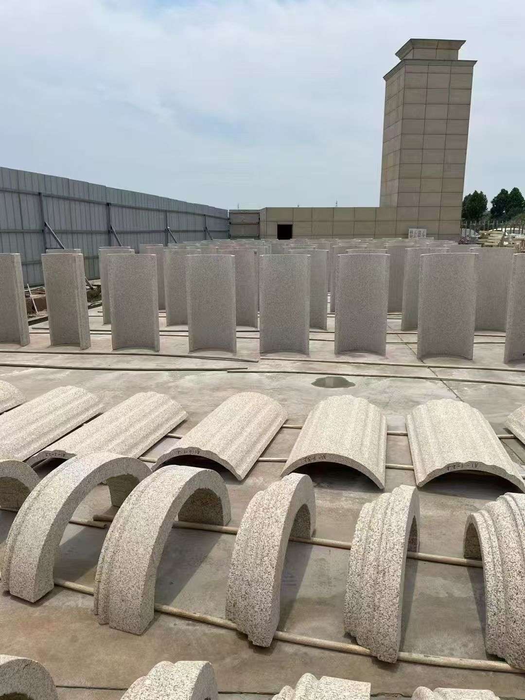 鹤岗黄金麻别墅柱皮 异形 线条定制